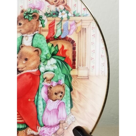 Christmas Avon Plate Together for Christmas 1989 Porcelain 8" Trimmed 22k gold - Picture 4 of 12